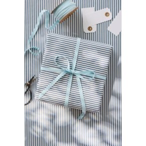 Gavepapir <br><br> Bl striber <br><br> 5 m pr. rulle <br><br>