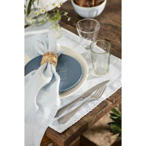 Dkkeserviet <br><br> Stvbl <br><br> m. syninger i kanten <br><br>