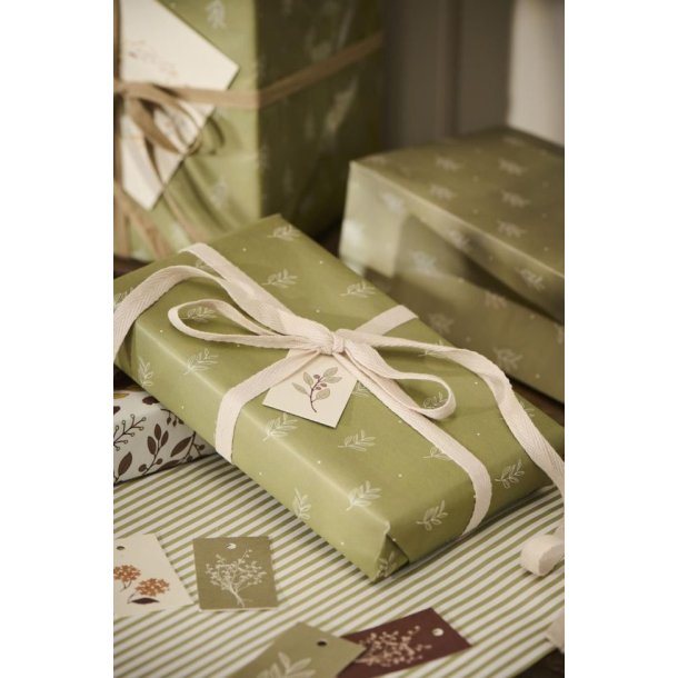 Gavepapir <br><br> Grn m/ bladmnster <br><br> 5 m pr. rulle <br><br>