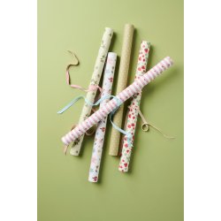 Gavepapir <br><br> R�de hjerter og lyser�de striber <br><br> 5 m pr. rulle <br><br>