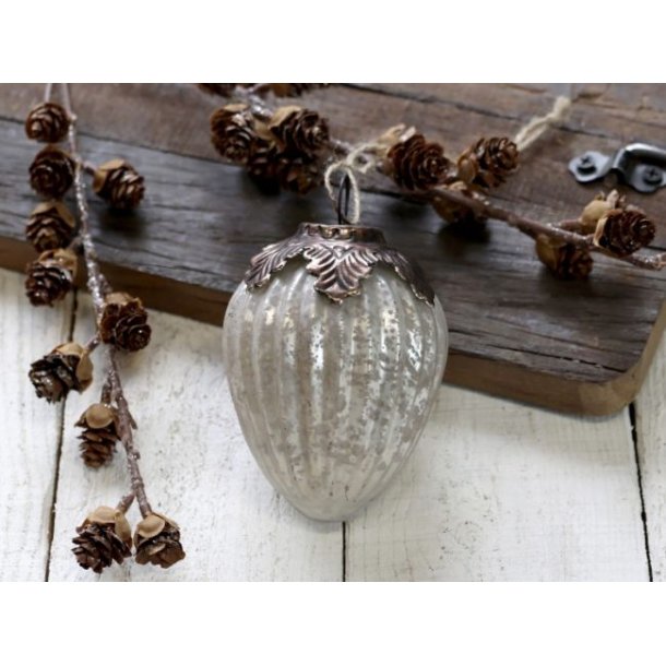 Julekugler <br><br> antique hvid <br><br> Aflang med dekor <br><br> RESTSALG <br><br>