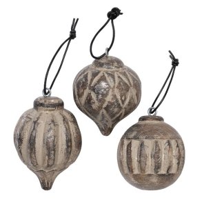 Tr julekugler <br><br> H: 6,5-8 cm <br><br> St m. 3 slags <br><br>  