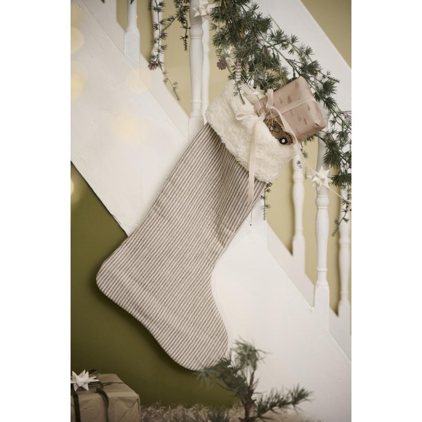 Julesok <br><br> brun/hvidstribet <br><br> m/ hvid kunstig pelskant <br><br> L 50 cm <br><br>