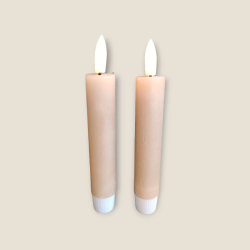 LED Rustik Bedelys <br><br> 2 stk m. timer <br><br> kaffe / Lysebrun <br><br> h 11,5 cm <br><br>