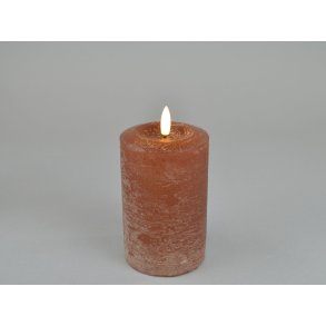 LED rustik bloklys <br><br>  �7,6 / h12 cm <br><br> brun <br><br> m. timer <br><br> RESTSALG <br><br>