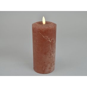LED rustik bloklys <br><br> �7,6 / h16 cm <br><br> brun <br><br> m. timer <br><br> RESTSALG <br><br>