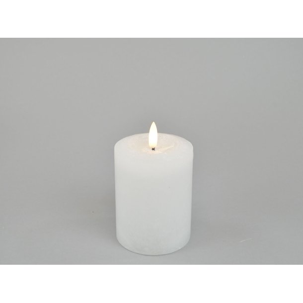 LED rustik bloklys <br><br> �7,6 / h10 cm <br><br> hvid <br><br> m. timer <br><br> RESTSALG <br><br>