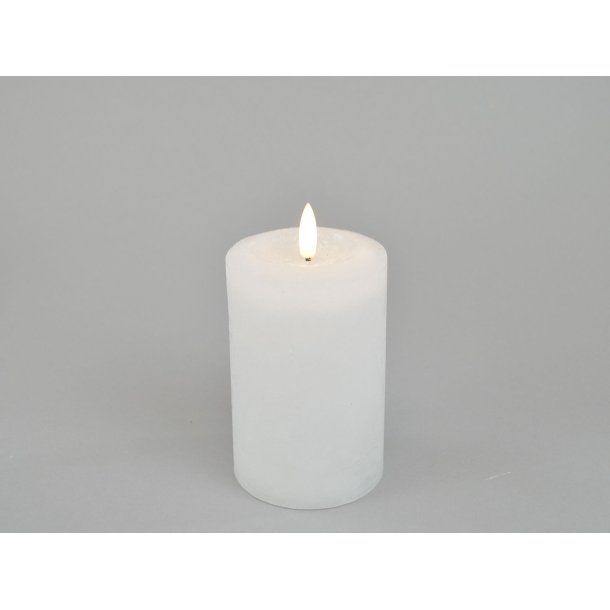 LED rustik bloklys <br><br> �7,6 / h12 cm <br><br>hvid <br><br> m. timer <br><br> RESTSALG <br><br>
