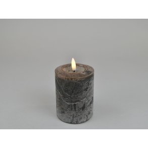 LED rustik bloklys <br><br> �7,6 / h10 cm <br><br> sort <br><br> m. timer <br><br> RESTSALG <br><br>