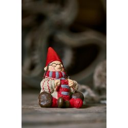 Ribenisse <br><br> Ingeborg m/ strikket�j <br><br> B: 5,8 H: 8,8 L: 7 cm <br><br> 