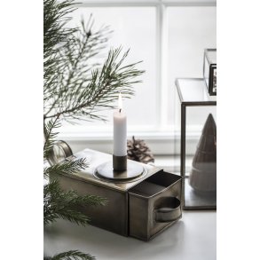 Lysestage <br><br> m.  skuffe og hank <br><br> til bedelys<br><br>messing look<br><br>