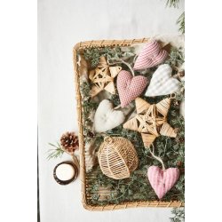 Stjerne af rattan <br><br> Vlg mellem 3 str. <br><br>