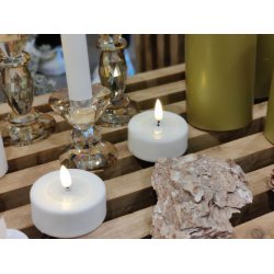 LED Fyrfadslys - 2 stk <br><br> hvid <br><br> m. timer <br><br>  6,1 cm