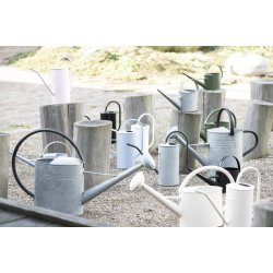 Vandkande <br><br> gr <br><br> m/sort hank og tud <br><br>  2,7 l <br><br> 