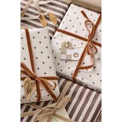 Gavepapir <br><br> Brune hjerter <br><br> 5 m pr. rulle <br><br> 