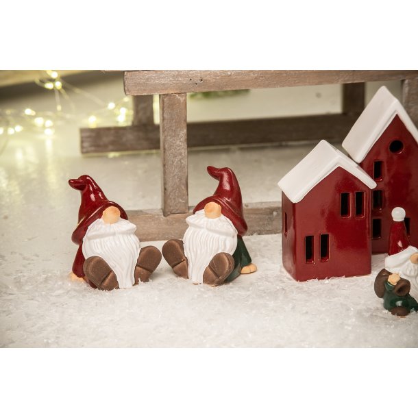 Julemand <br><br> siddende med gr�n tr�je <br><br> 10 cm <br><br> 