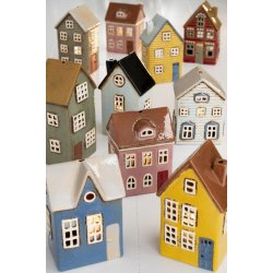 Thorshavn hus t/ fyrfadslys <br><br> gult med bl dr <br><br>