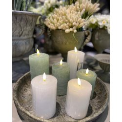 LED rustik bloklys <br><br> �7,6 / h10 cm <br><br> hvid <br><br> m. timer <br><br> RESTSALG <br><br>