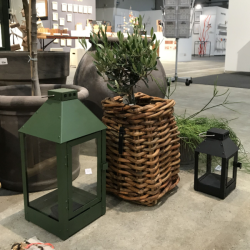 Midi lanterne <br><br> 19 x 19 x 42,5 cm <br><br> Olivengrn