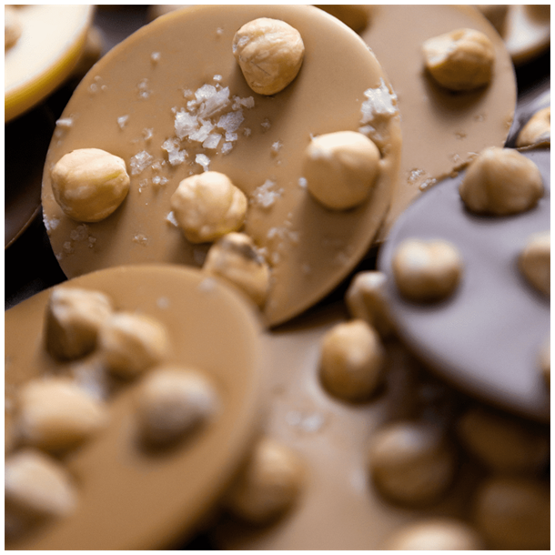 N�ddet�rte <br><br> karamelliseret med hasseln�dder og L�s�salt <br><br> 