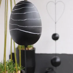 Pskeg <br><br> Sort metal <br><br> Small - h 13 cm <br><br> 