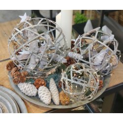 Metal kugle <br><br> mellem 20 cm <br><br>